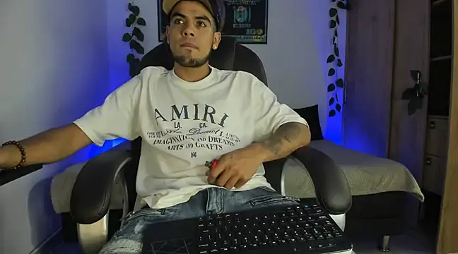 Snapshot of mikee_scooth chatting on 02.28.25 mikee scooth online show from 02.28.25