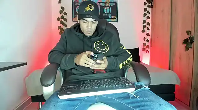 Snapshot of mikee_scooth chatting on 03.03.25 mikee scooth online show from 03.03.25