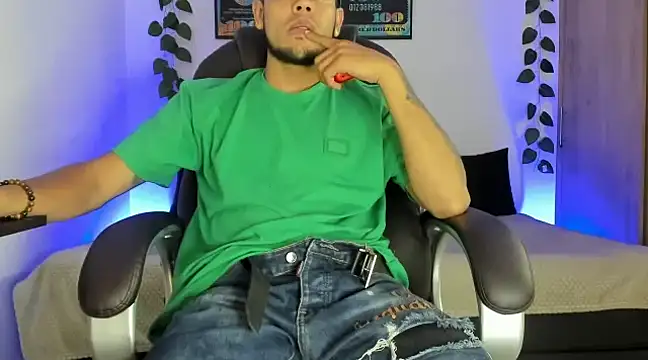 Snapshot of mikee_scooth chatting on 03.04.25 mikee scooth online show from 03.04.25