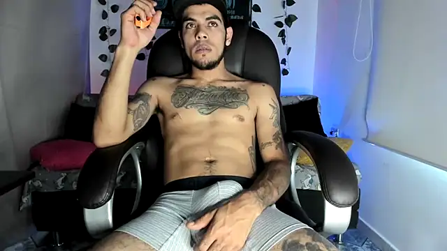 Snapshot of mikee_scooth chatting on 09.17.25 mikee scooth online show from 09.17.25