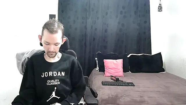 Sophia and Thomas online show from 02.21.25