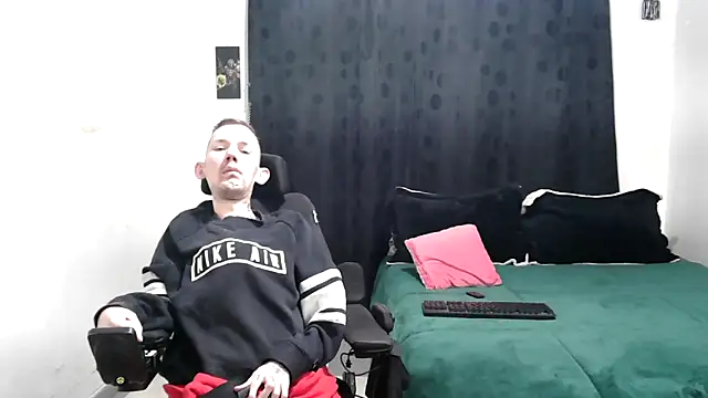 Sophia and Thomas online show from 03.05.25