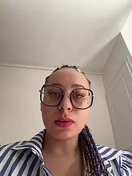 Snapshot of queenlo_xxx chatting on 06.30.26 queenlo xxx online show from 06.30.26