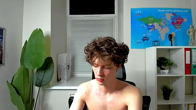 Snapshot of LukeSweet chatting on 07.15.26 LukeSweet online show from 07.15.26