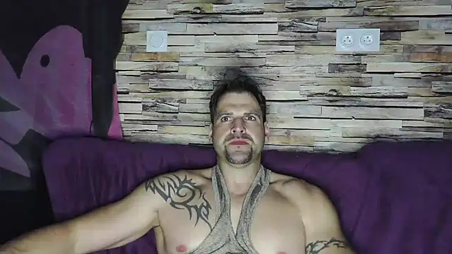 Snapshot of XxBigboybandxX chatting on 02.28.25 XxBigboybandxX online show from 02.28.25
