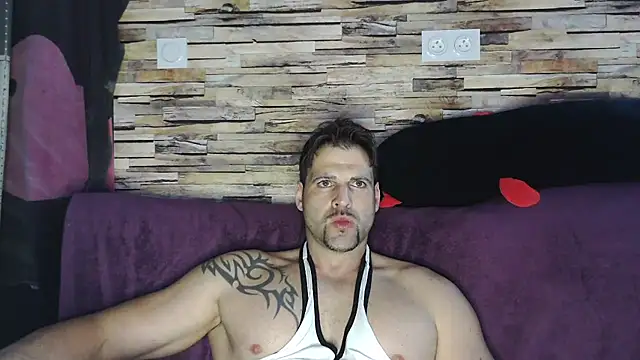 Snapshot of XxBigboybandxX chatting on 03.22.25 XxBigboybandxX online show from 03.22.25
