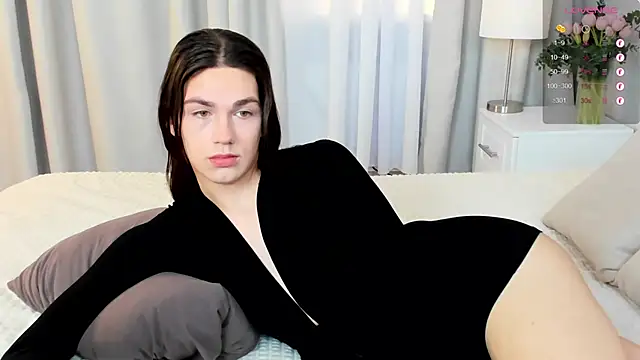 Alfreda Mills online show from 11.08.25