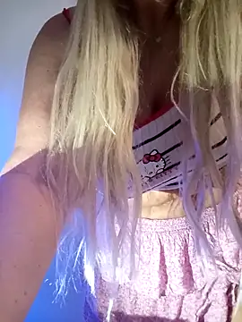 niunia19 online show from 10.28.25