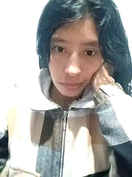 karolinee 66  online show from 12.18.24