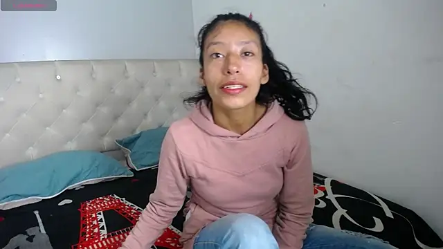 karolinee 66  online show from 12.20.24