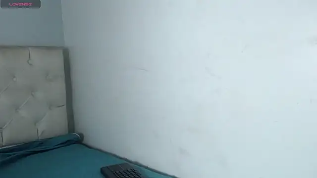 karolinee 66  online show from 12.31.24