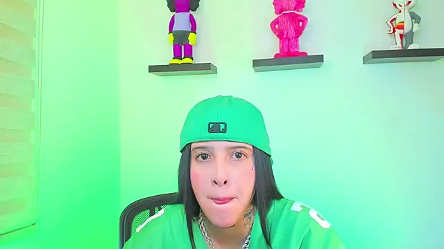 Gangster Girl online show from 12.14.24