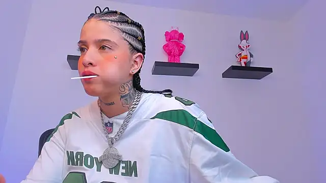 Gangster Girl online show from 02.21.25