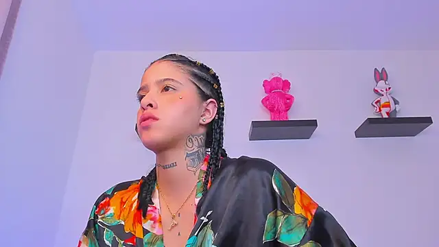 Gangster Girl online show from 03.04.25