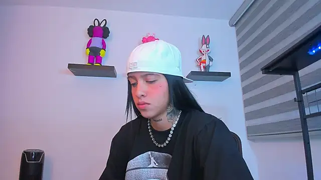 Gangster Girl online show from 10.21.25