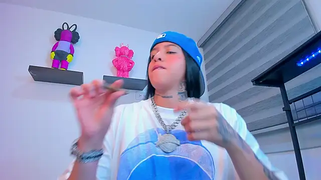 Gangster Girl online show from 10.28.25