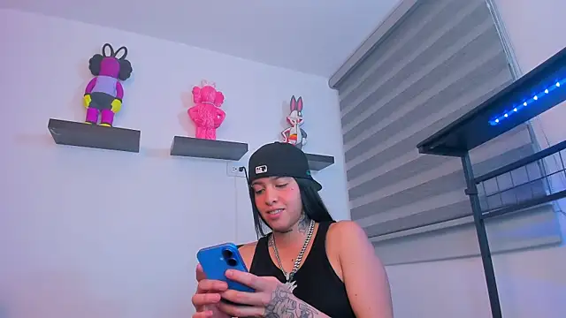 Gangster Girl online show from 11.13.25