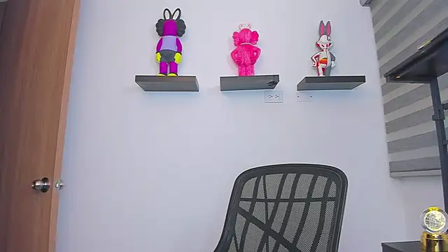 Gangster Girl online show from 04.24.26