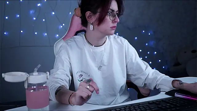 Lana  May online show from 03.02.25