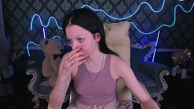 Daisy Delight online show from 10.31.25