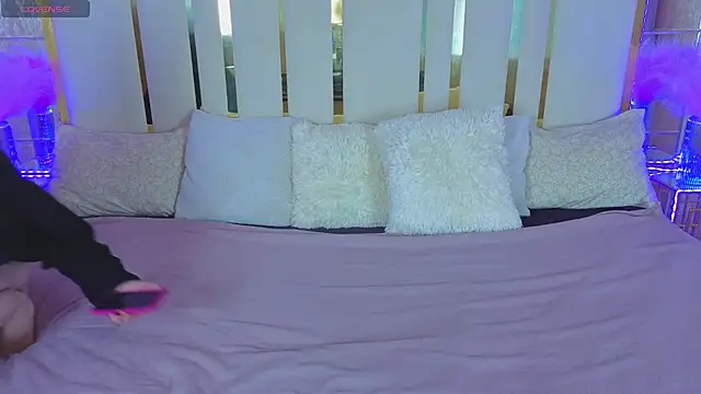 Daisy Delight online show from 11.08.25