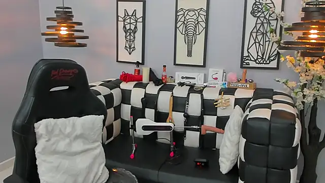 SARAFOXX  online show from 01.30.25