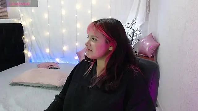 mixie cute online show from 12.18.24