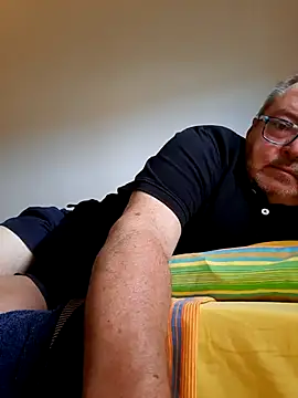 Snapshot of bluangelo chatting on 09.17.25 bluangelo online show from 09.17.25