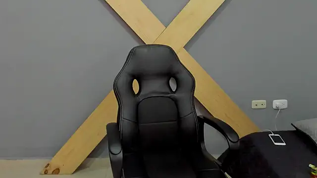 Snapshot of jamesinked_ chatting on 12.18.24 jamesinked  online show from 12.18.24