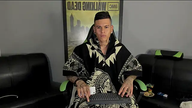 Snapshot of jamesinked_ chatting on 12.20.24 jamesinked  online show from 12.20.24