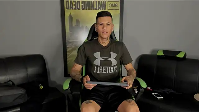 Snapshot of jamesinked_ chatting on 12.21.24 jamesinked  online show from 12.21.24