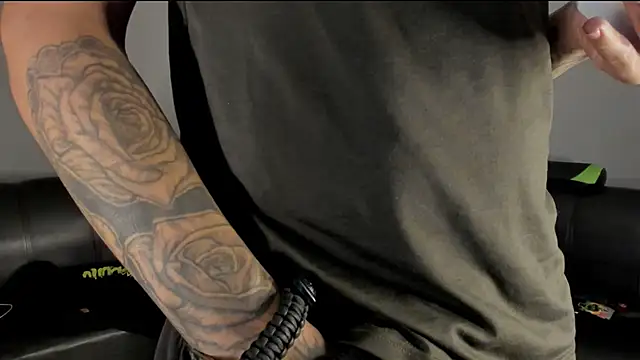 Snapshot of jamesinked_ chatting on 12.21.24 jamesinked  online show from 12.21.24