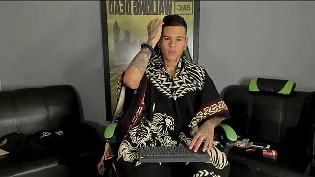 Snapshot of jamesinked_ chatting on 12.23.24 jamesinked  online show from 12.23.24