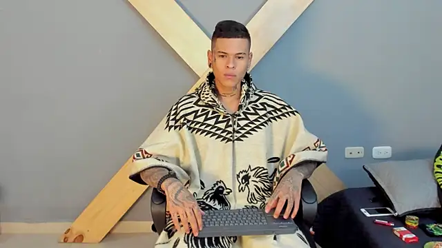 Snapshot of jamesinked_ chatting on 12.23.24 jamesinked  online show from 12.23.24