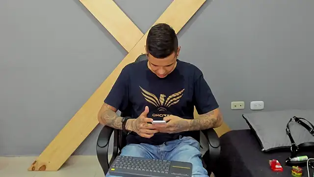 Snapshot of jamesinked_ chatting on 12.24.24 jamesinked  online show from 12.24.24