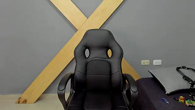 Snapshot of jamesinked_ chatting on 12.27.24 jamesinked  online show from 12.27.24