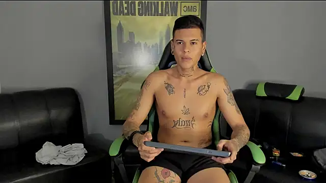 Snapshot of jamesinked_ chatting on 12.28.24 jamesinked  online show from 12.28.24