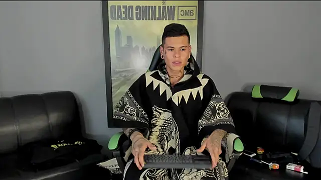 Snapshot of jamesinked_ chatting on 12.30.24 jamesinked  online show from 12.30.24