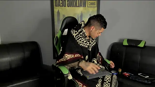 Snapshot of jamesinked_ chatting on 01.03.25 jamesinked  online show from 01.03.25