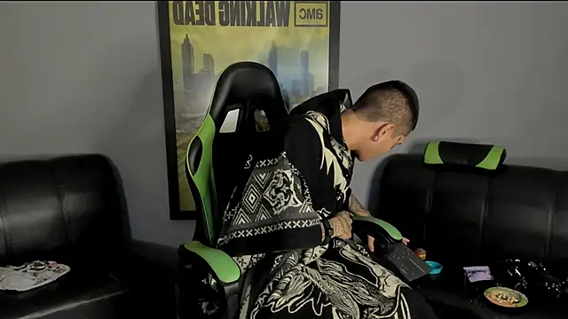 Snapshot of jamesinked_ chatting on 01.04.25 jamesinked  online show from 01.04.25