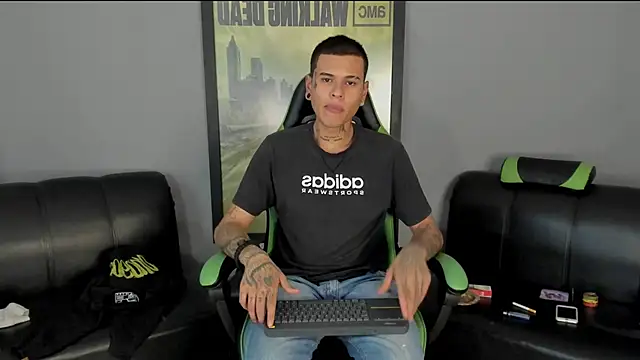 Snapshot of jamesinked_ chatting on 01.06.25 jamesinked  online show from 01.06.25