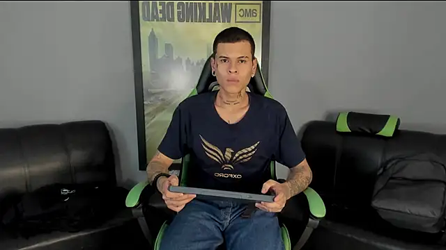 Snapshot of jamesinked_ chatting on 01.11.25 jamesinked  online show from 01.11.25