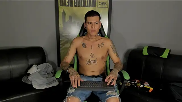 Snapshot of jamesinked_ chatting on 01.14.25 jamesinked  online show from 01.14.25