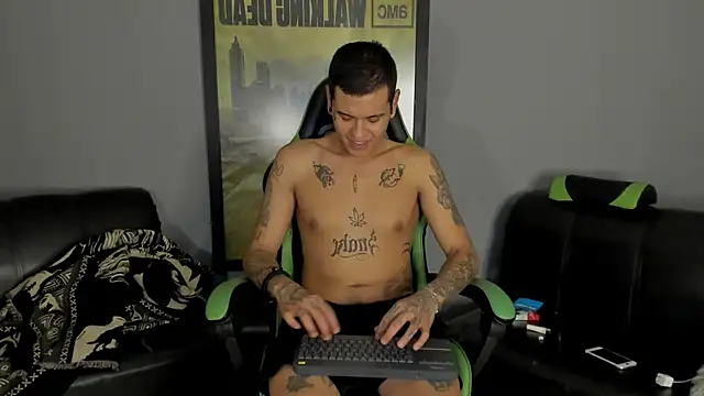 Snapshot of jamesinked_ chatting on 01.21.25 jamesinked  online show from 01.21.25