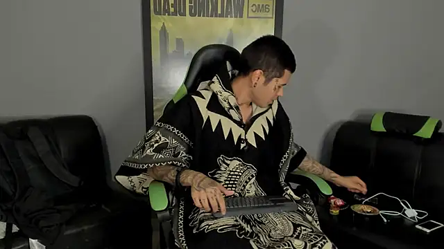 Snapshot of jamesinked_ chatting on 02.05.25 jamesinked  online show from 02.05.25