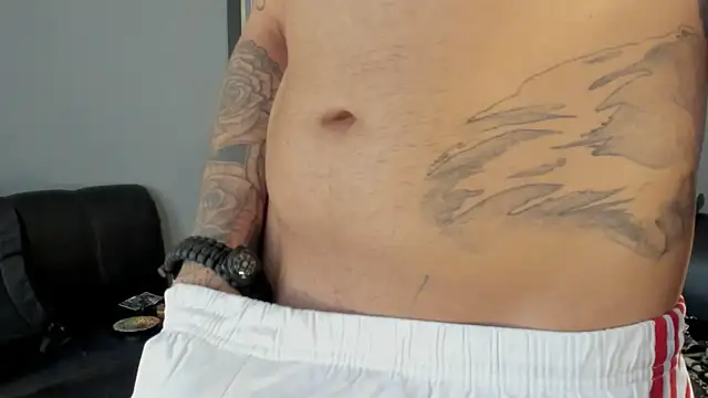 Snapshot of jamesinked_ chatting on 02.05.25 jamesinked  online show from 02.05.25