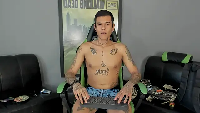 Snapshot of jamesinked_ chatting on 02.06.25 jamesinked  online show from 02.06.25