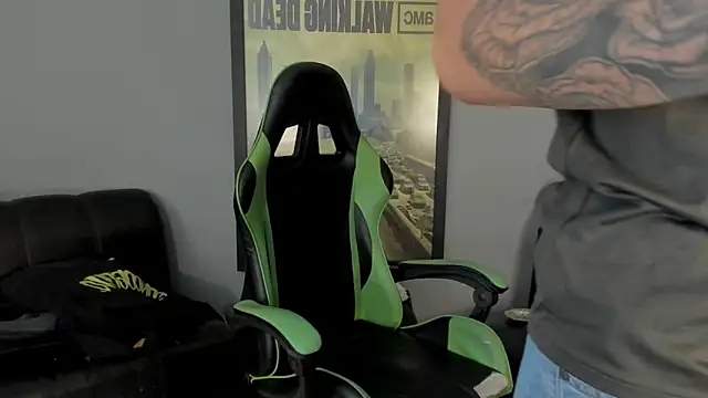 Snapshot of jamesinked_ chatting on 02.10.25 jamesinked  online show from 02.10.25