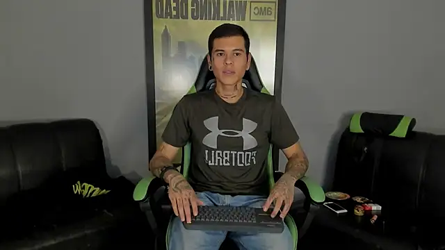 Snapshot of jamesinked_ chatting on 02.10.25 jamesinked  online show from 02.10.25