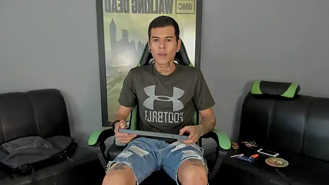 Snapshot of jamesinked_ chatting on 02.11.25 jamesinked  online show from 02.11.25